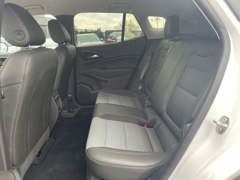 Used 2025 Chevrolet Trax LT w/ LT Convenience Package image 23