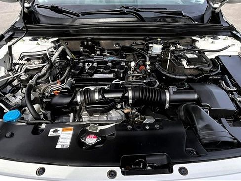 Used 2018 Honda Accord Touring image 9