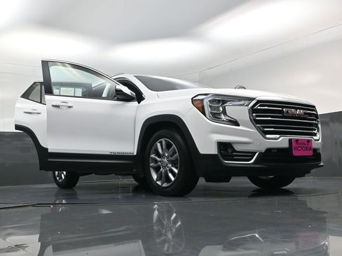 Used 2024 GMC Terrain SLT image 28