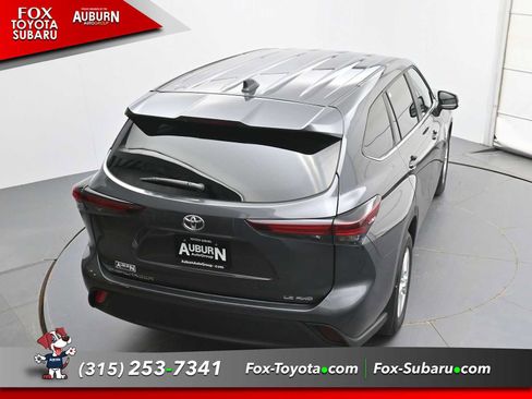 Used 2024 Toyota Highlander LE AWD/4WD image 27
