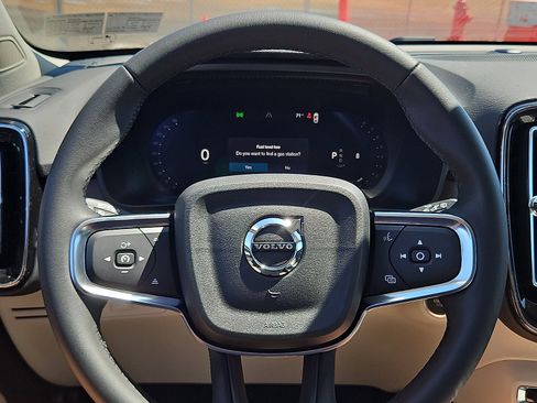 New 2026 Volvo XC40 B5 Plus w/ Protection Package Premier AWD/4WD image 18