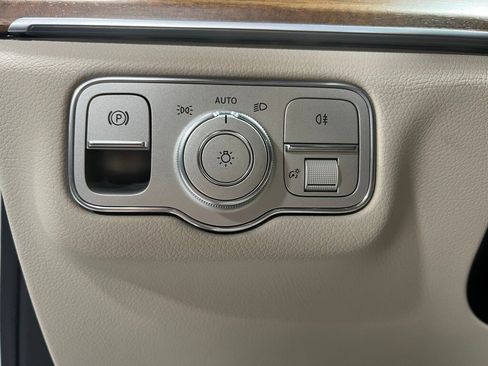 Used 2024 Mercedes-Benz GLS 450 4MATIC image 19