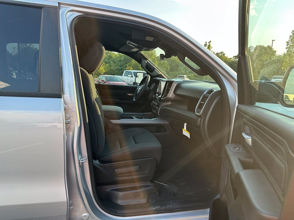 New 2026 RAM 1500 Express AWD/4WD image 16