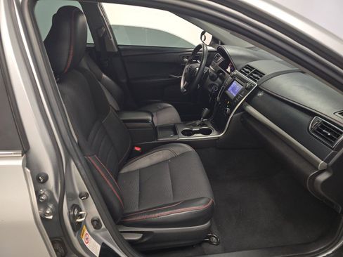 Used 2017 Toyota Camry LE image 11