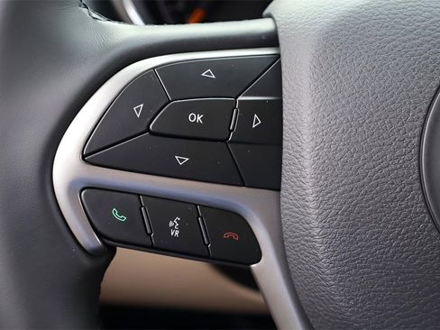 Used 2019 Jeep Grand Cherokee Laredo image 20