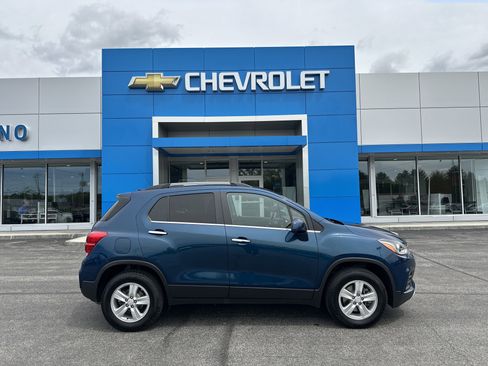 Used 2020 Chevrolet Trax LT w/ Driver Confidence Package AWD/4WD image 1