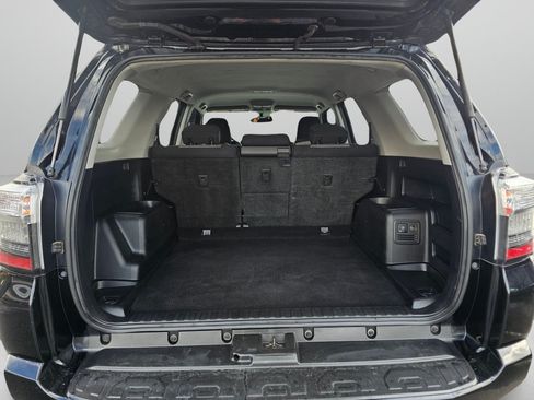 Used 2016 Toyota 4Runner SR5 AWD/4WD image 17