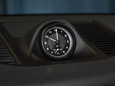 Certified 2025 Porsche Macan image 13