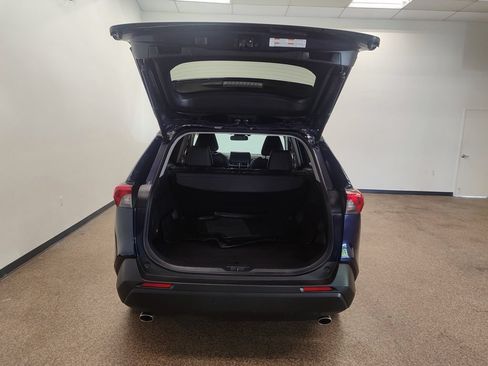 Used 2019 Toyota RAV4 XLE Premium w/ Cold Weather Package AWD/4WD image 5