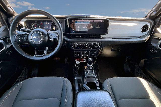 Used 2024 Jeep Wrangler Unlimited AWD/4WD image 7