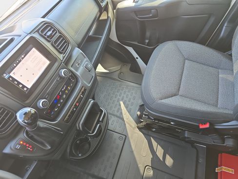 Used 2025 RAM ProMaster 2500 w/ U-Haul Equipment Group FWD image 21