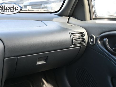 Used 2005 Chevrolet Cavalier Sedan w/ Preferred Equipment Group FWD image 8