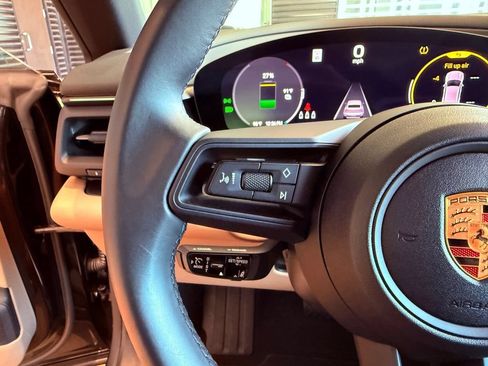 Certified 2025 Porsche Macan 4 Electric AWD/4WD image 18