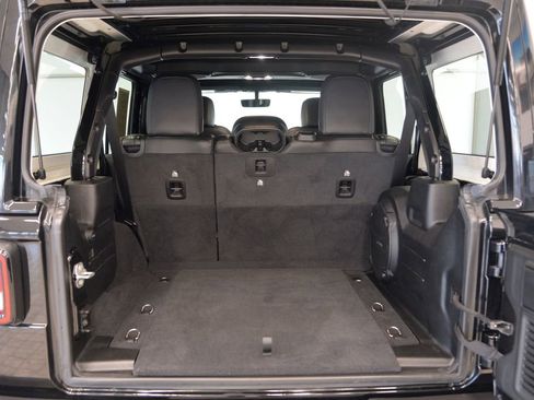 Used 2021 Jeep Wrangler Unlimited Sahara image 29