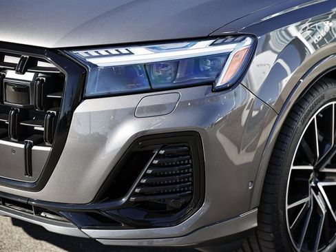 Used 2025 Audi Q7 3.0T Prestige image 12