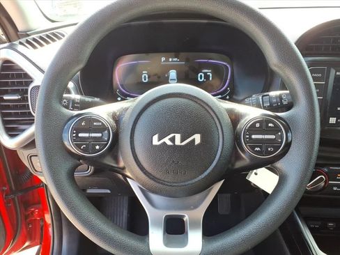 Used 2025 Kia Soul LX FWD image 19