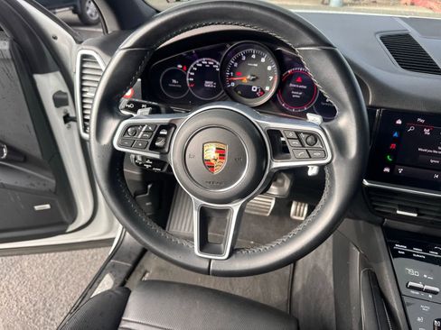 Used 2022 Porsche Cayenne S image 19