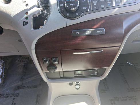 Used 2013 Toyota Sienna XLE w/ Entertainment Pkg FWD image 15