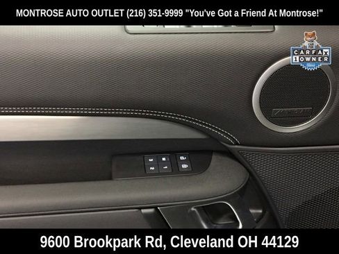 Used 2024 Land Rover Discovery Dynamic SE image 11