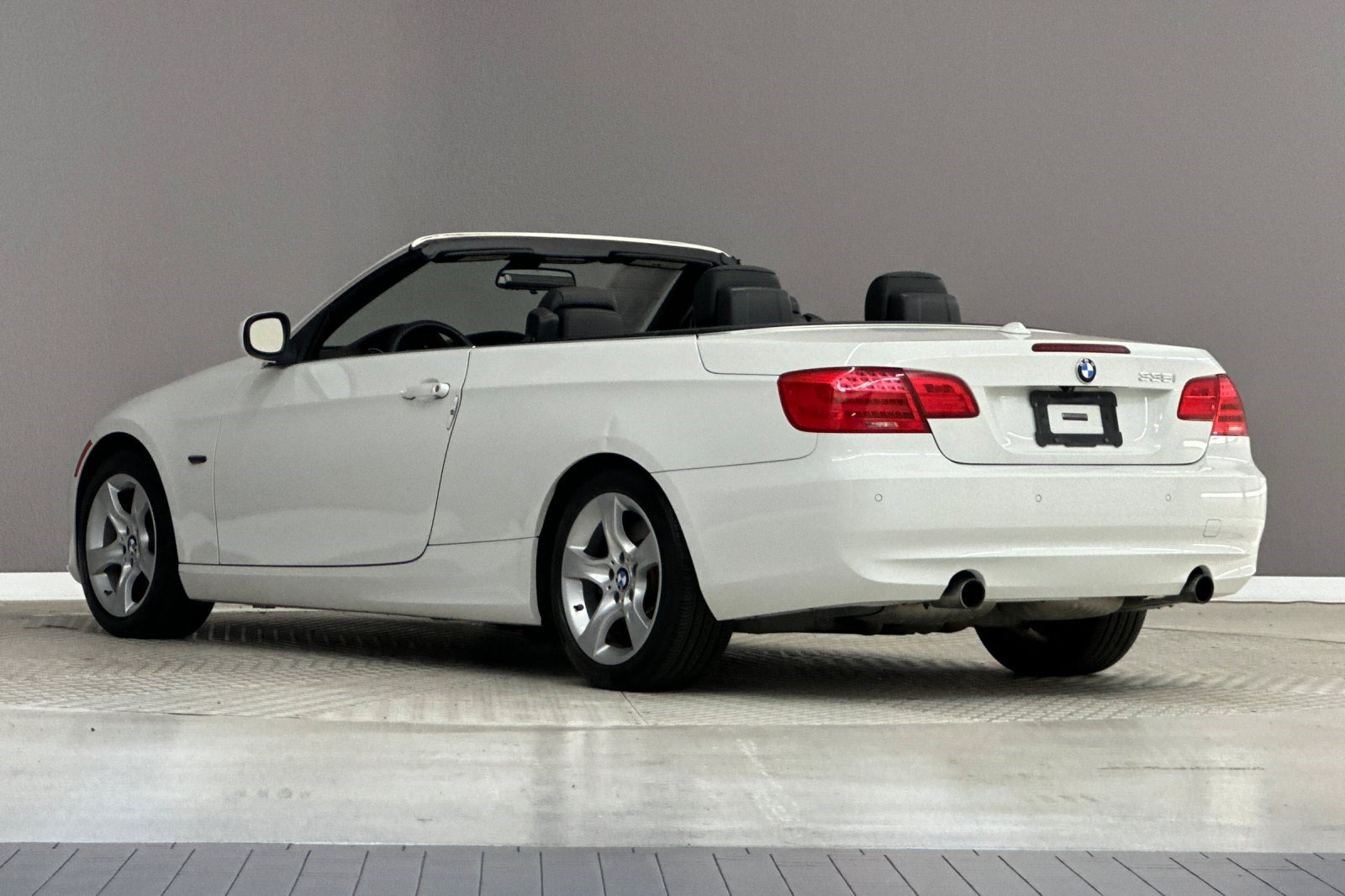 Used 2011 BMW 335i Convertible RWD image 3