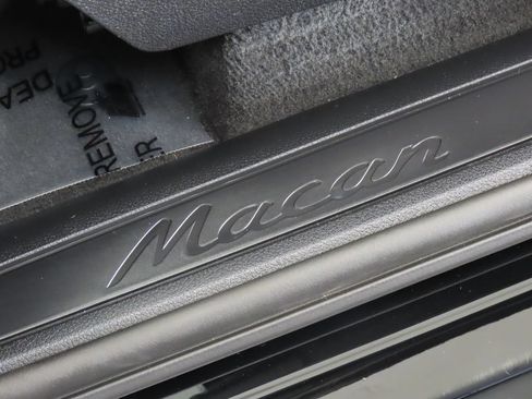 Certified 2026 Porsche Macan AWD/4WD image 41