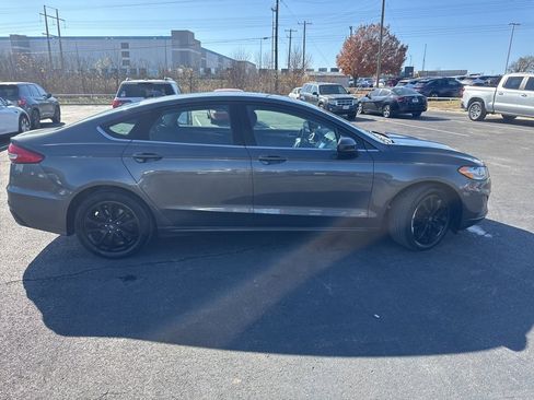 Used 2020 Ford Fusion SE image 2