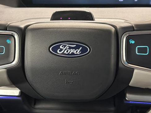 Used 2025 Ford Expedition Platinum w/ Driver's Package image 16