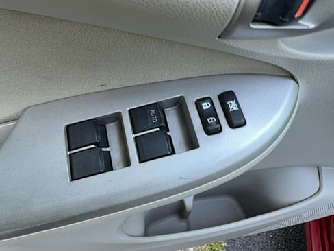 Used 2010 Toyota Corolla LE FWD image 12