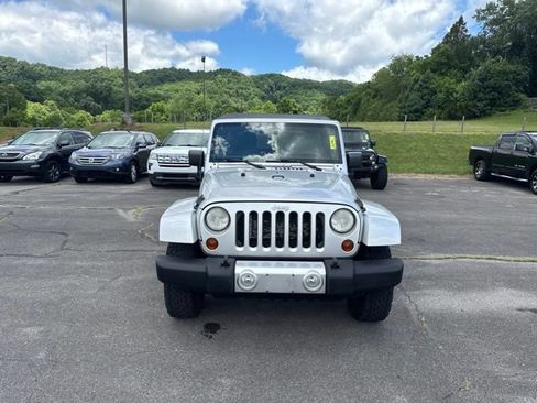 Used 2012 Jeep Wrangler Unlimited Sahara w/ Connectivity Group AWD/4WD image 3