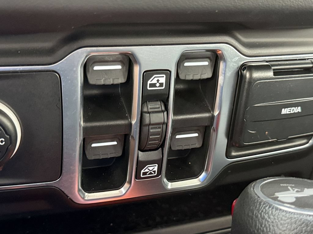 Used 2026 Jeep Wrangler Unlimited Sahara AWD/4WD image 20