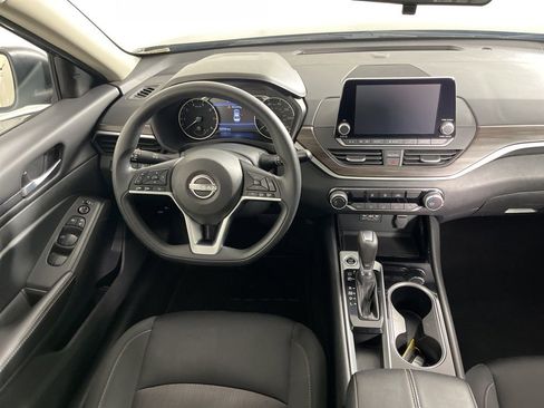 Used 2024 Nissan Altima 2.5 SV image 5