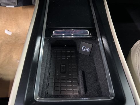 Used 2026 Lincoln Corsair Premiere image 16