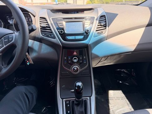Used 2015 Hyundai Elantra SE w/ Option Group 02 FWD image 18