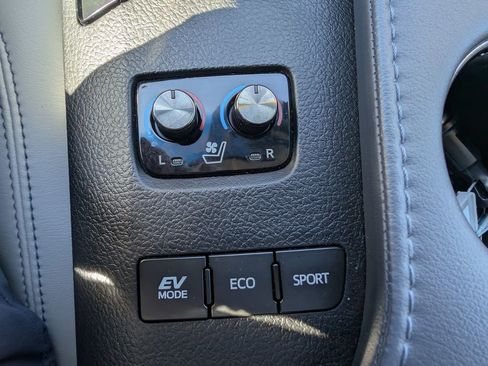 Used 2014 Toyota Avalon Limited FWD image 22