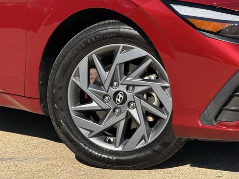 Used 2024 Hyundai Elantra SEL image 30