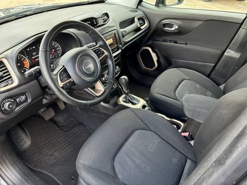 Used 2016 Jeep Renegade Latitude FWD image 11