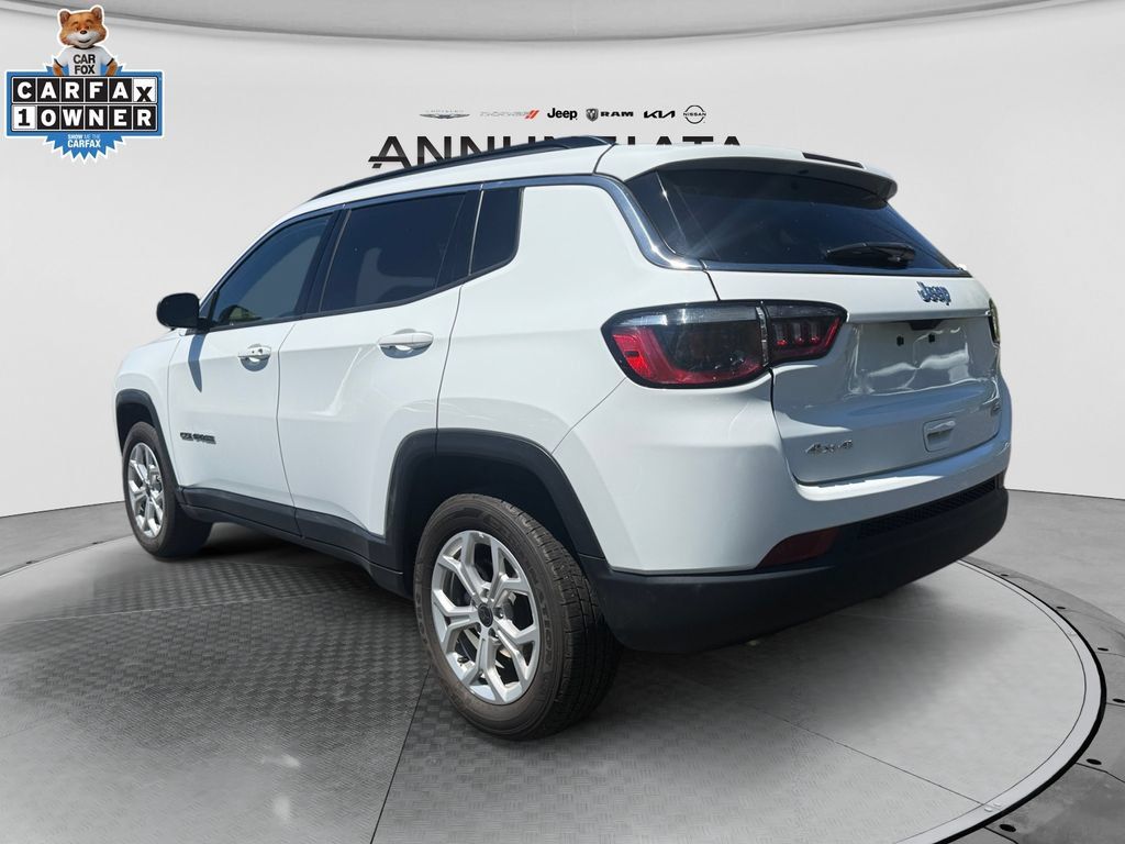 Used 2025 Jeep Compass Latitude AWD/4WD image 3