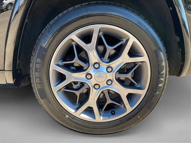 Used 2020 Jeep Grand Cherokee Overland AWD/4WD image 29