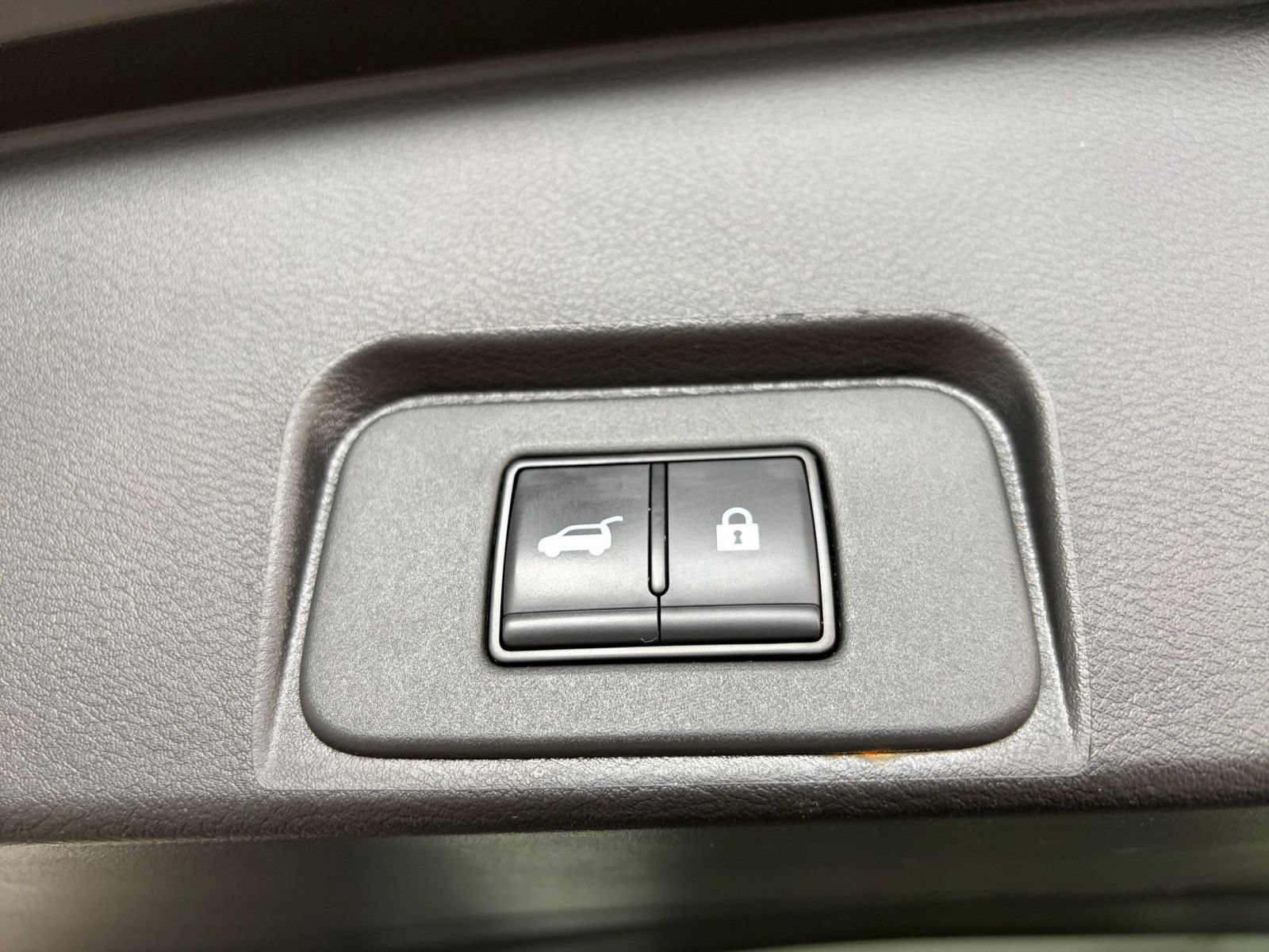 Used 2025 Nissan Rogue SV AWD/4WD image 22