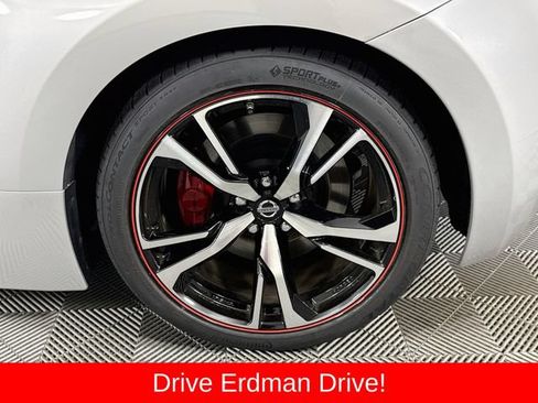 Used 2020 Nissan 370Z Coupe RWD image 4