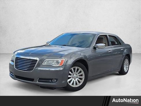Used 2011 Chrysler 300 Limited image 1