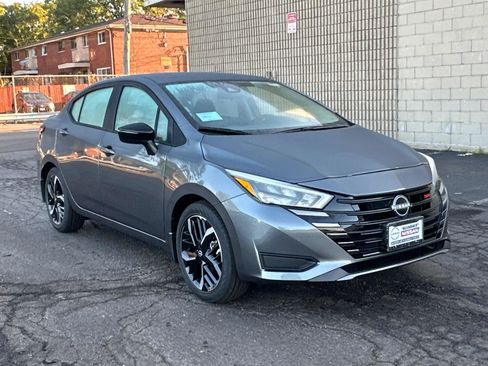 New 2025 Nissan Versa SR w/ Trunk Package image 3