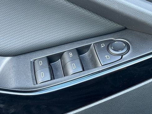 Certified 2025 Chevrolet Equinox LT image 11