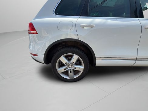 Used 2013 Volkswagen Touareg Sport AWD/4WD image 34