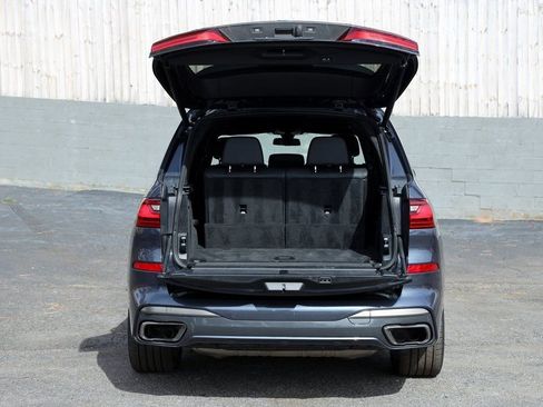 Used 2022 BMW X7 M50i w/ Cold Weather Package image 11