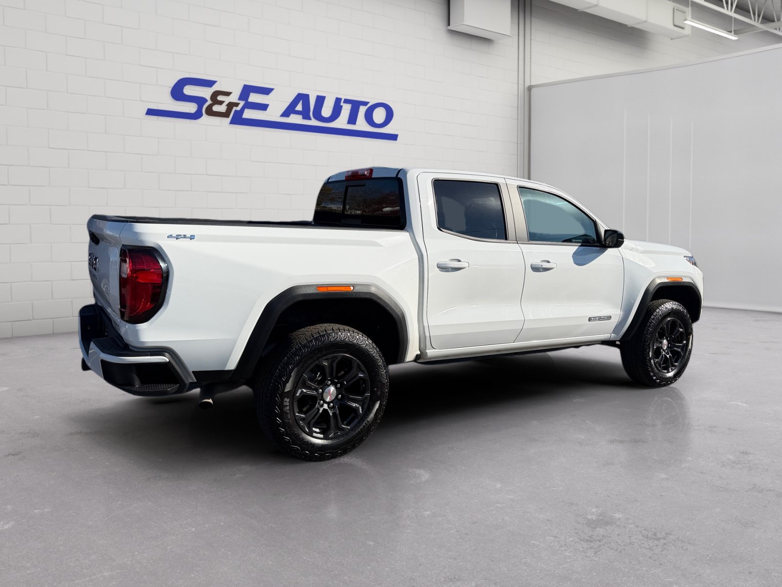Used 2024 GMC Canyon Elevation w/ Convenience Package AWD/4WD image 4