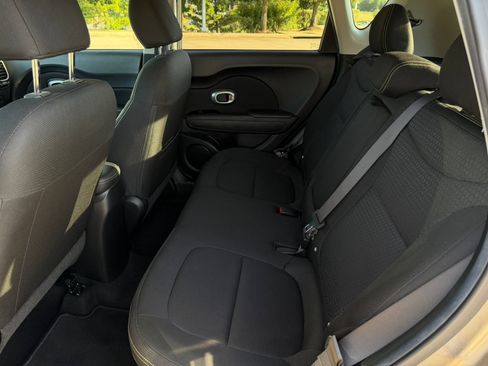 Used 2014 Kia Soul + FWD image 25