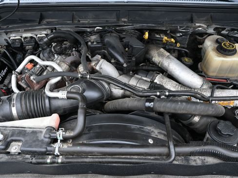 Used 2016 Ford F550 2WD Regular Cab Super Duty image 14