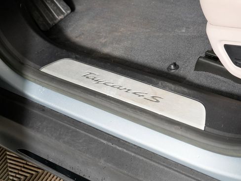 Used 2023 Porsche Taycan 4S image 18