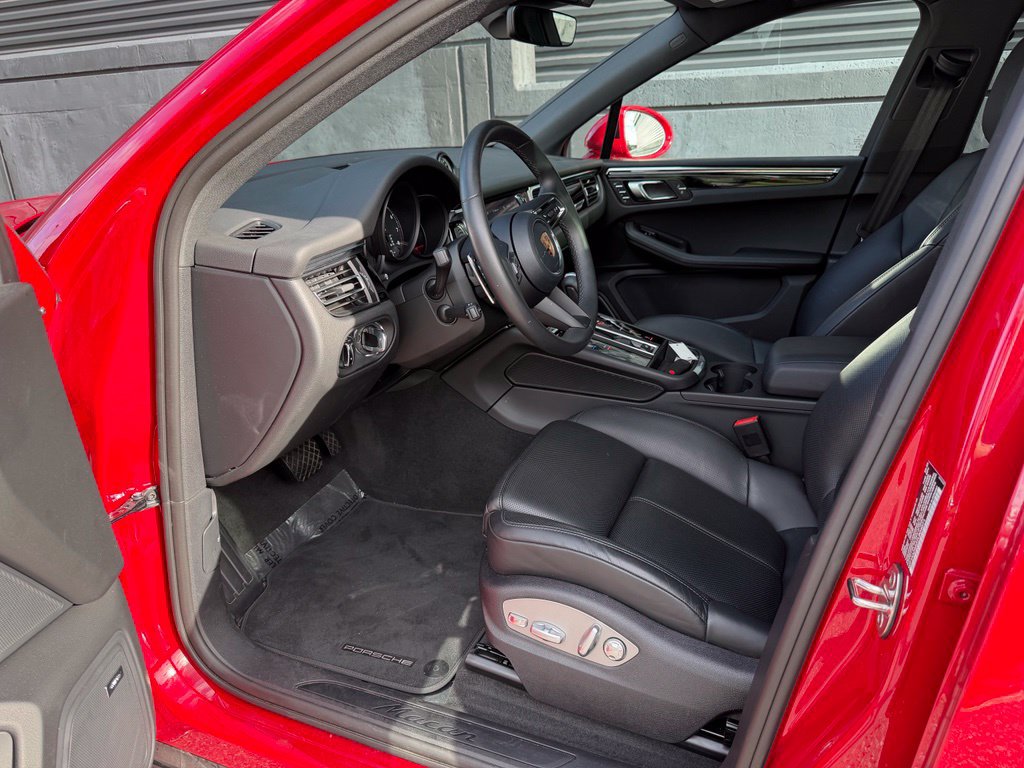 Certified 2026 Porsche Macan AWD/4WD image 4